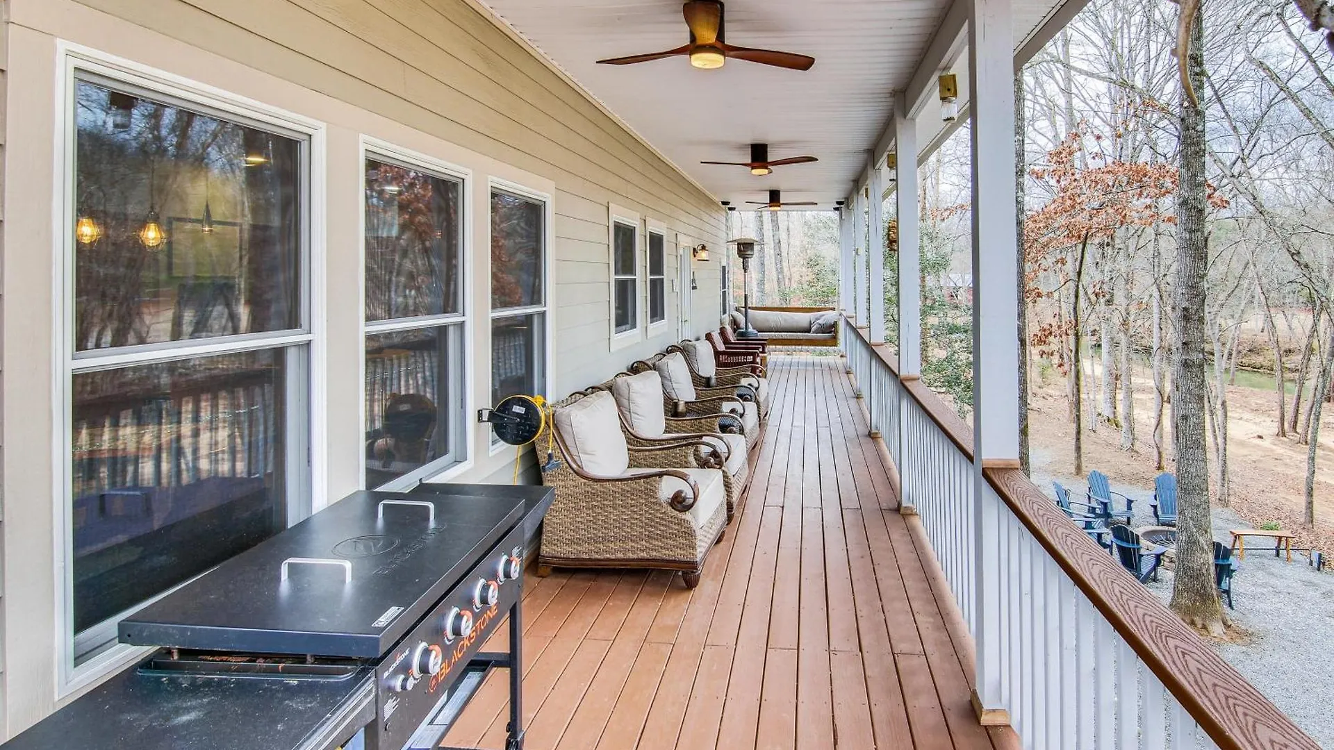 Beautiful Riverfront Lure On 13 Acres Holiday home *
