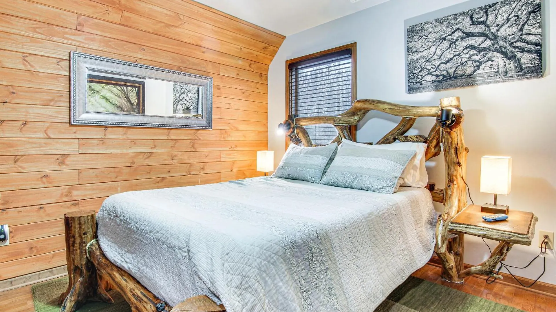 Beautiful Riverfront Lure On 13 Acres *