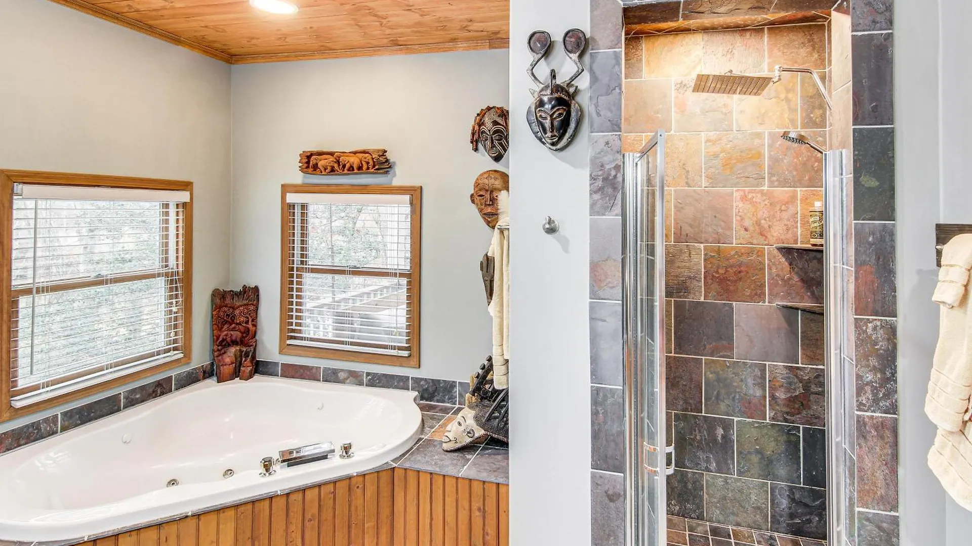 Beautiful Riverfront Lure On 13 Acres Lake Lure