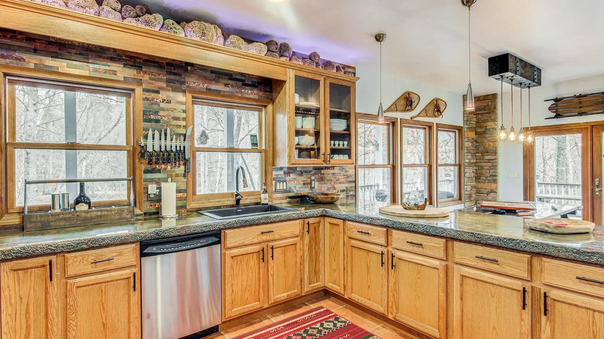 Beautiful Riverfront Lure On 13 Acres Holiday home *