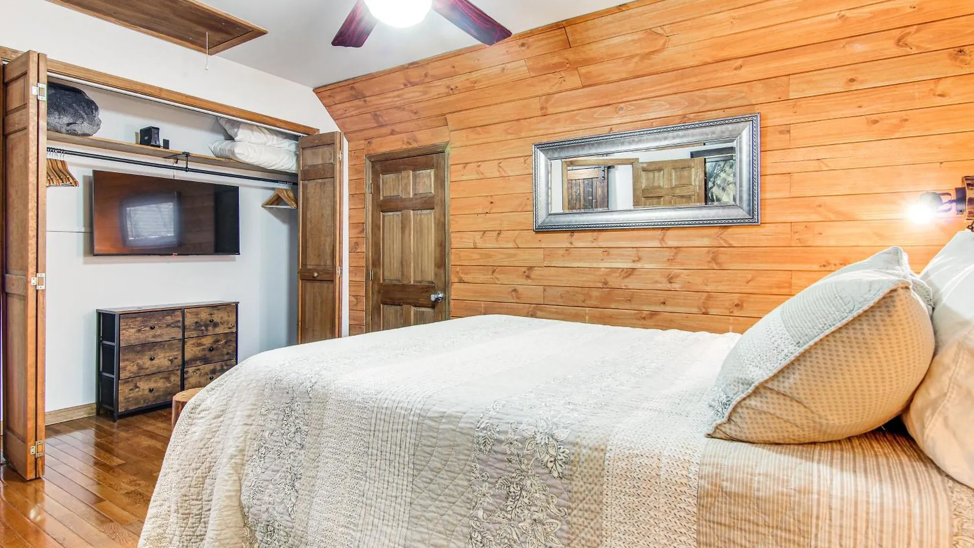 Beautiful Riverfront Lure On 13 Acres