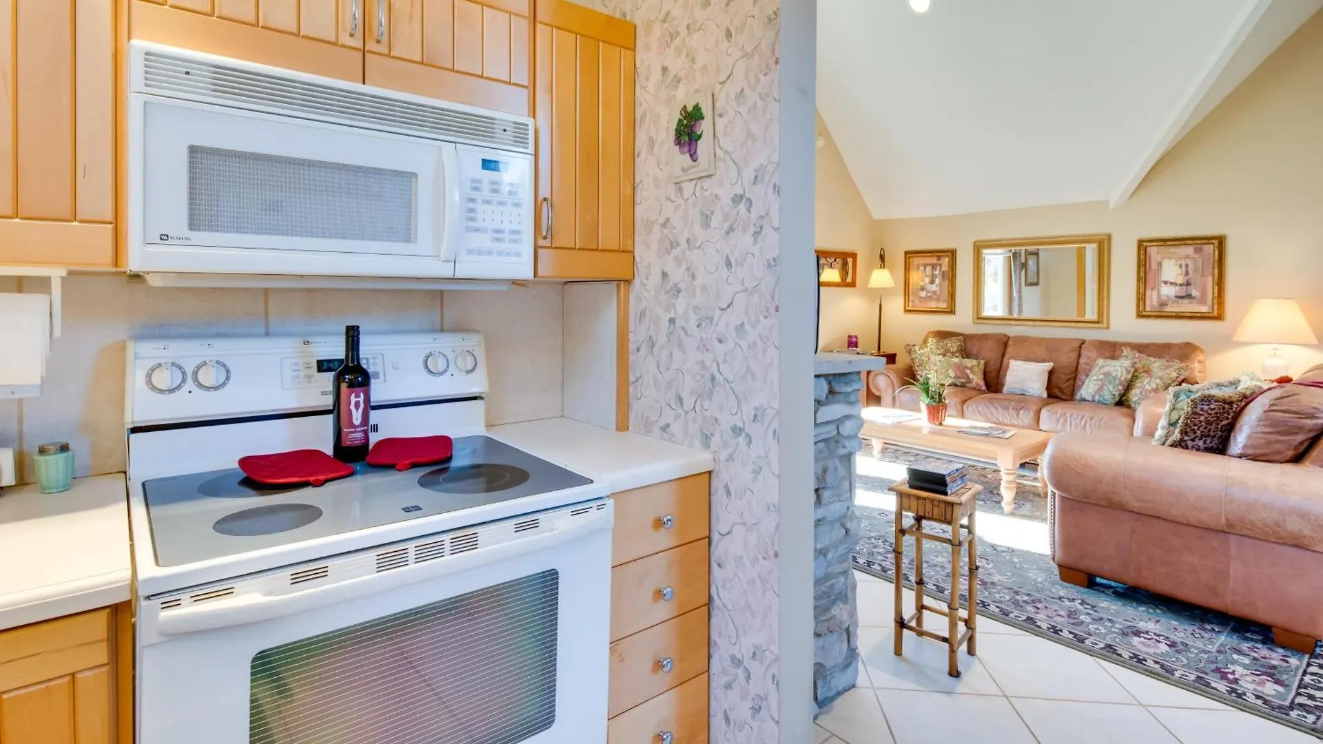 Sunny Lure With Deck And Mountain Views! Lake Lure
