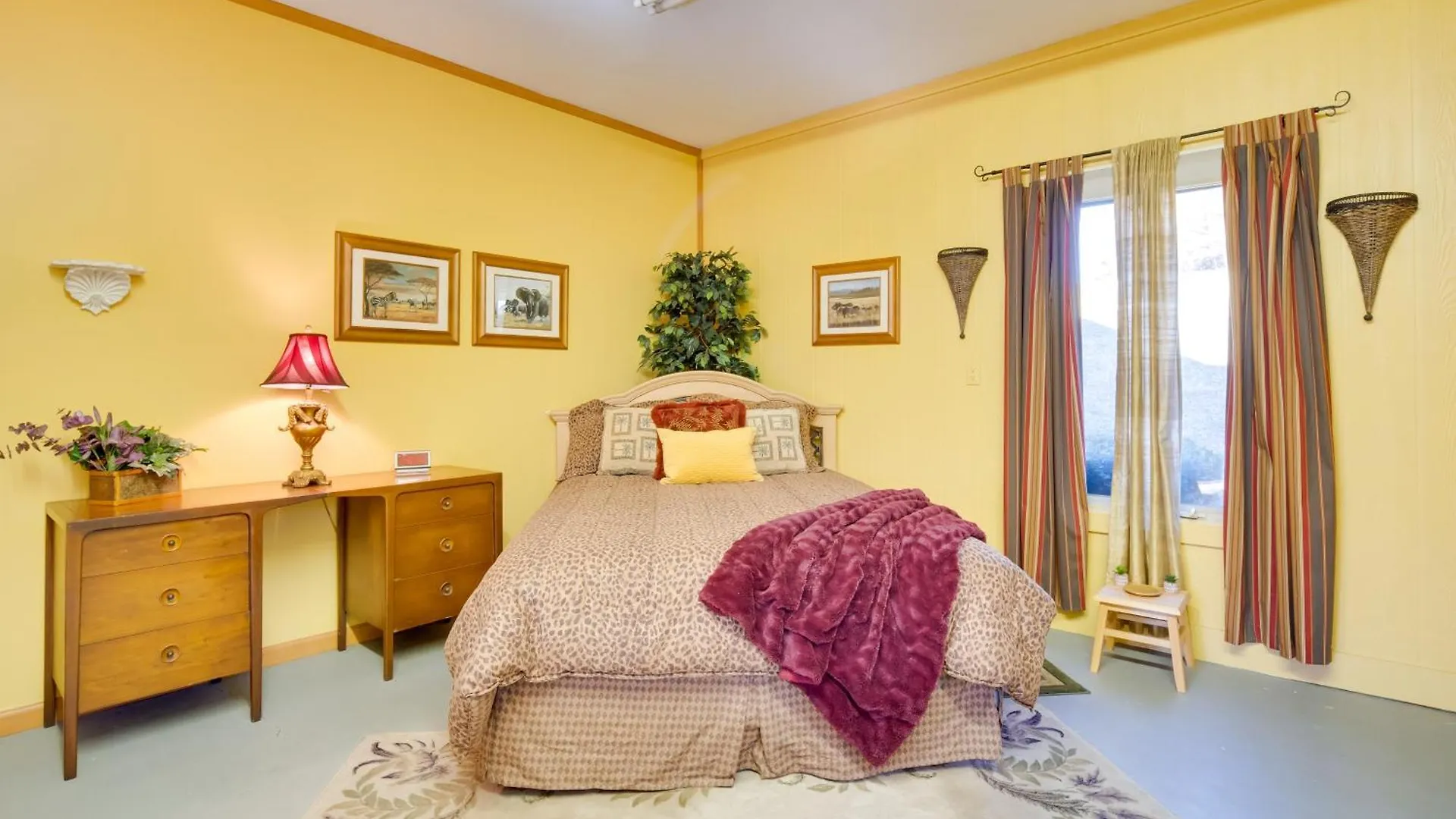 Holiday home Sunny Lure With Deck And Mountain Views! Lake Lure