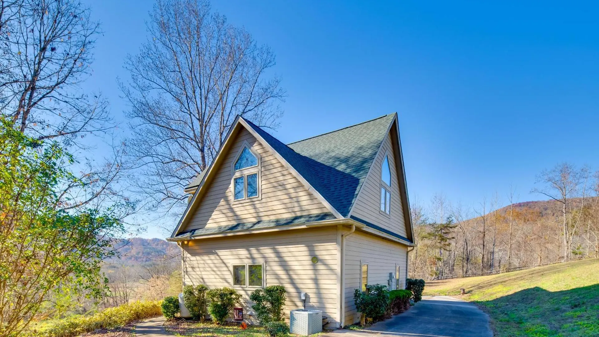 Sunny Lure With Deck And Mountain Views! * Lake Lure