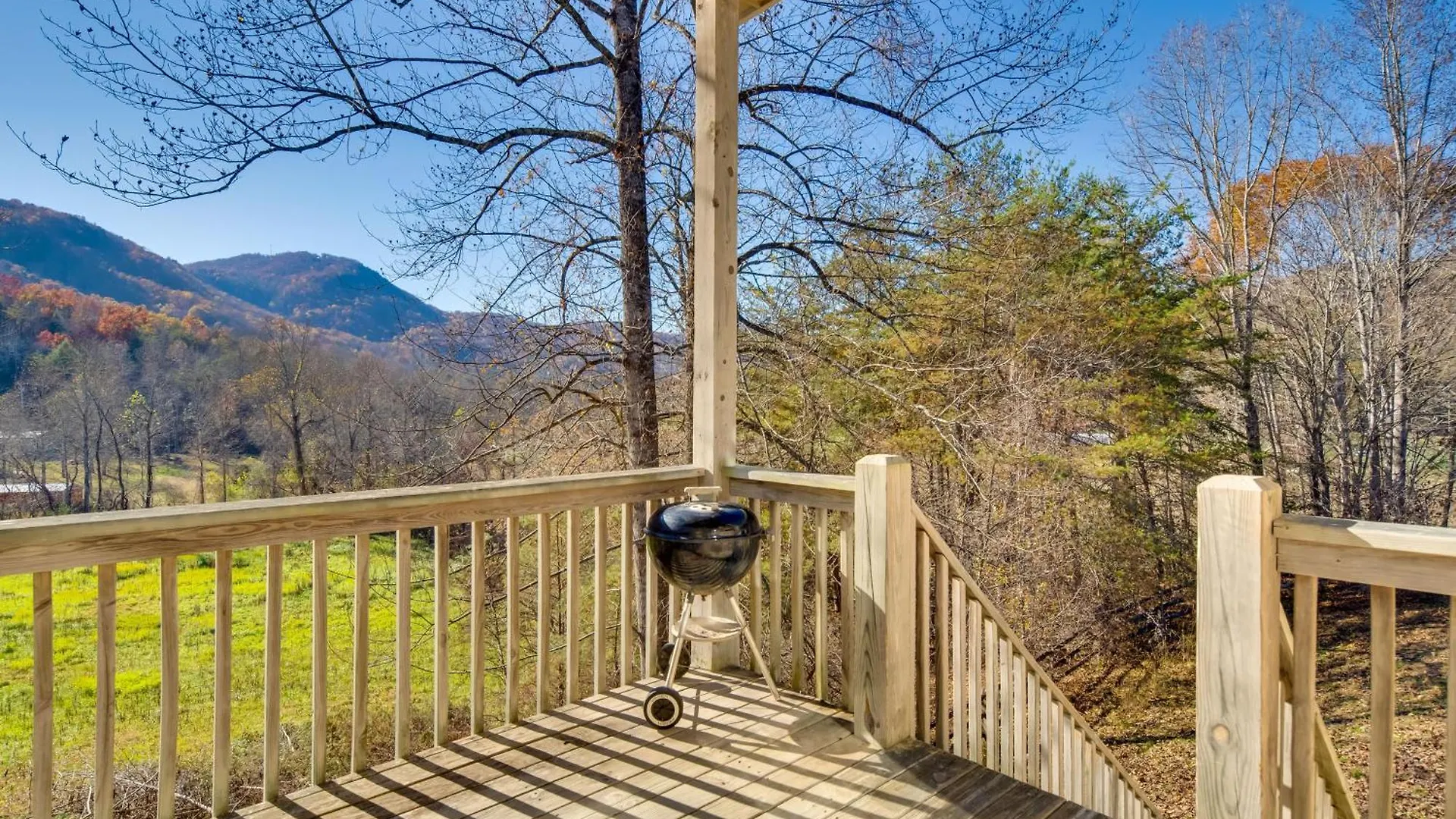 Holiday home Sunny Lure With Deck And Mountain Views! *