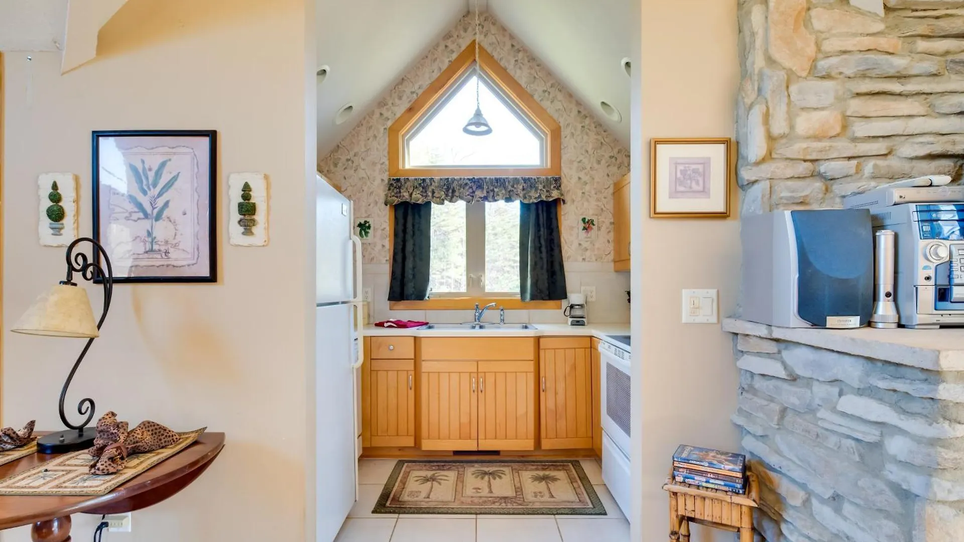 Sunny Lure With Deck And Mountain Views! *