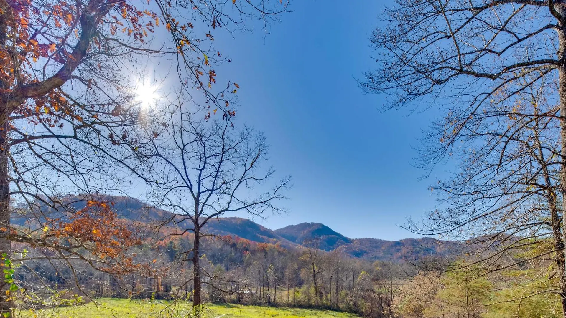 Holiday home Sunny Lure With Deck And Mountain Views! *