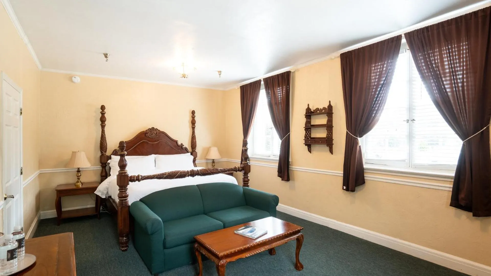Hotel Lure And