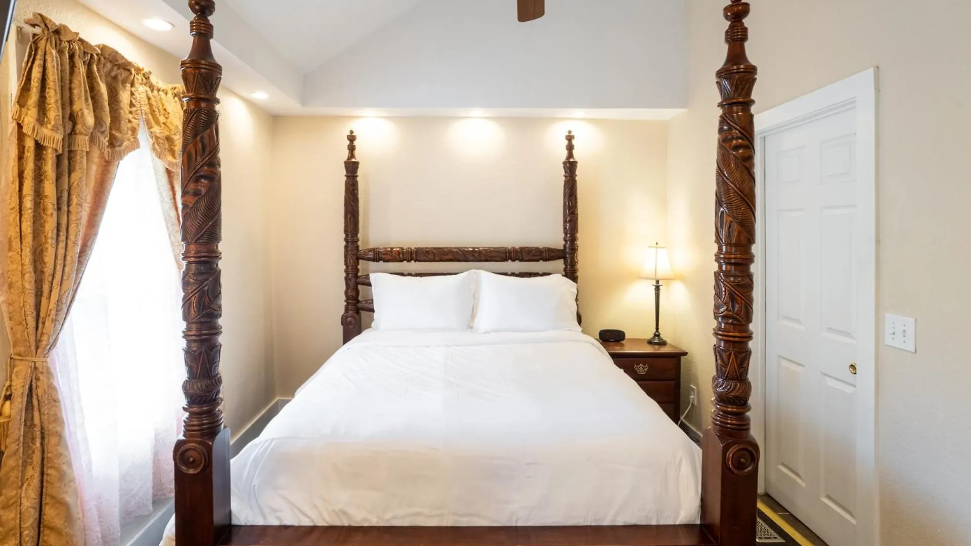 Hotel Lure And