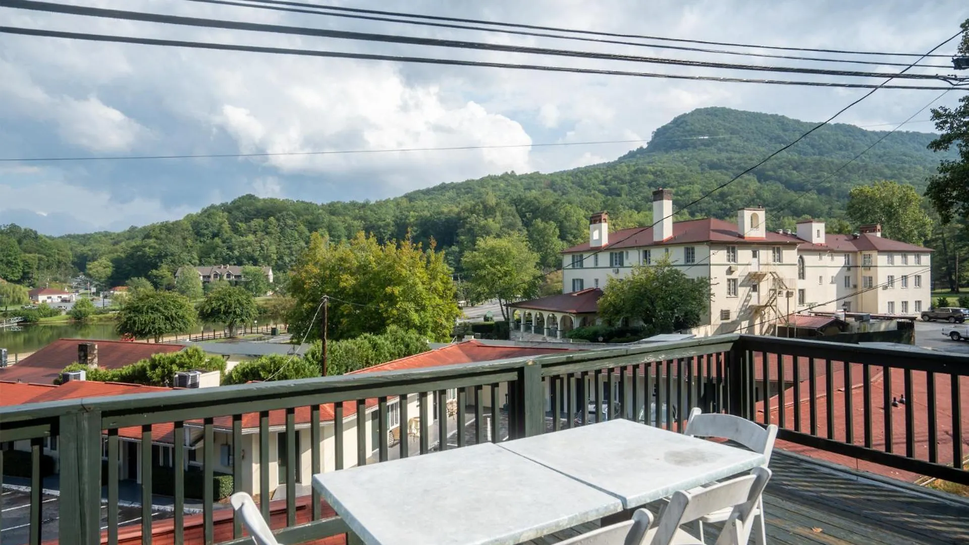 Hotel Lure And Lake Lure