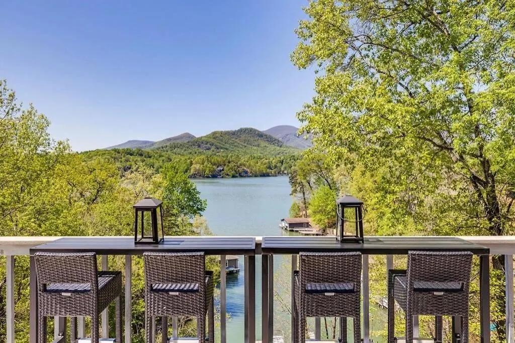 Holiday home Lakeside Serenity Mnt Views Decks Foosball *