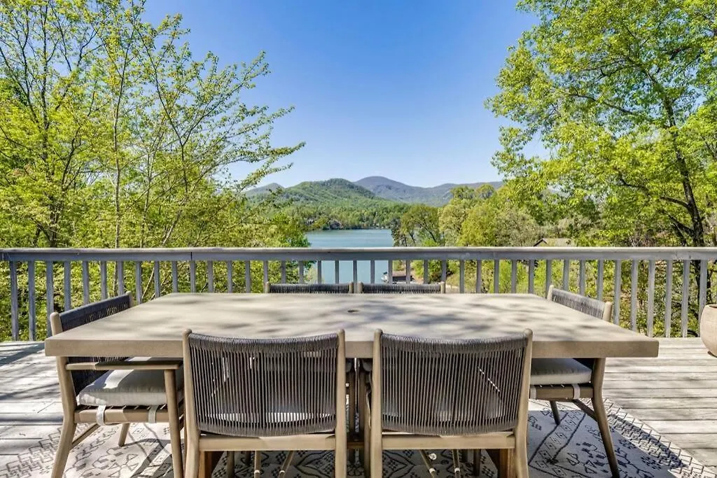 Lakeside Serenity Mnt Views Decks Foosball Holiday home Lake Lure