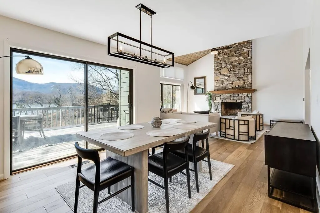 Lakeside Serenity Mnt Views Decks Foosball Holiday home