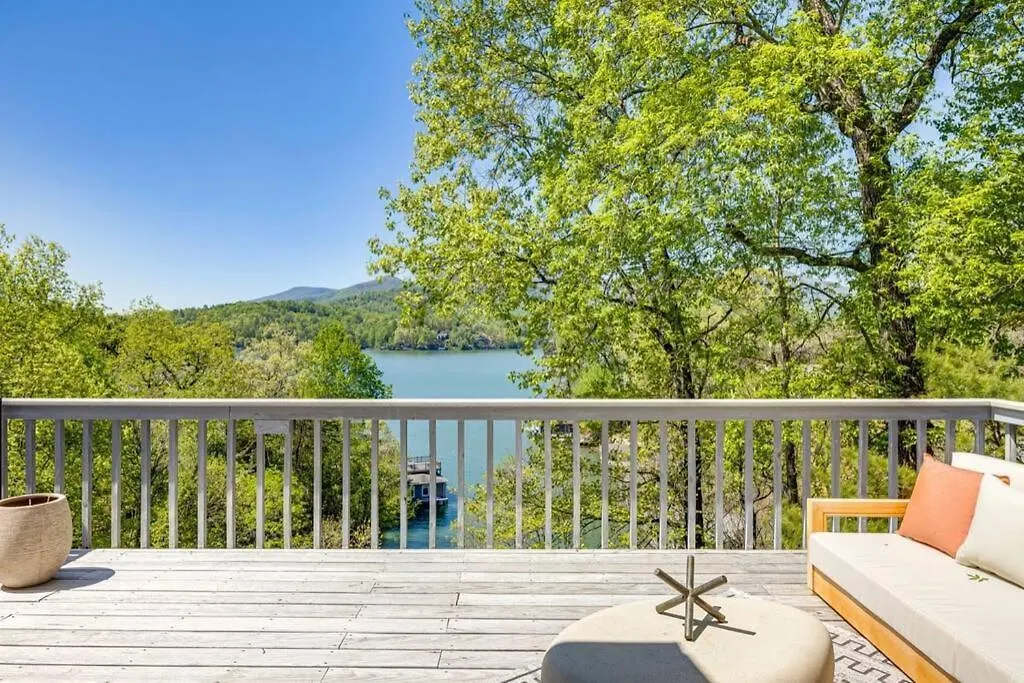 Holiday home Lakeside Serenity Mnt Views Decks Foosball