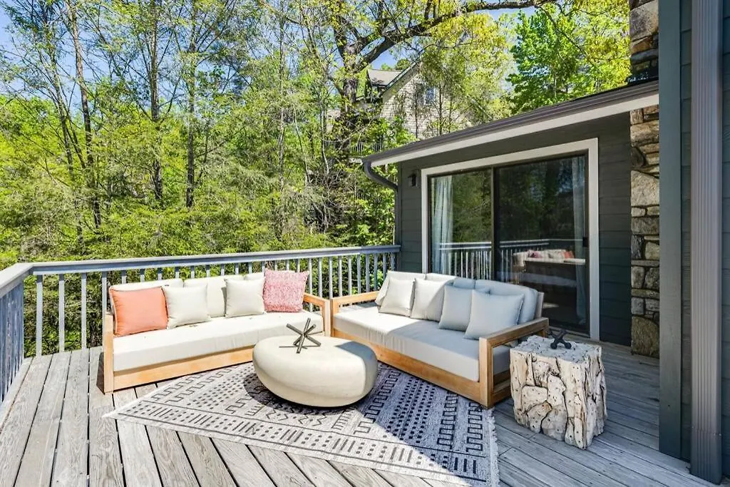 Holiday home Lakeside Serenity Mnt Views Decks Foosball *