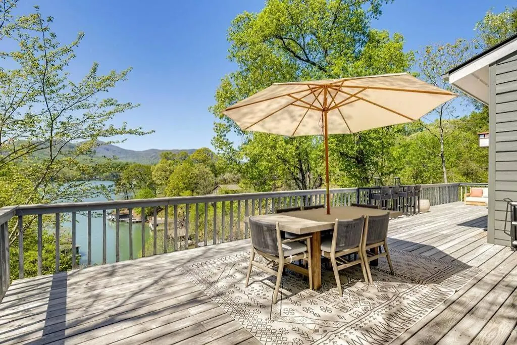 Lakeside Serenity Mnt Views Decks Foosball Holiday home *