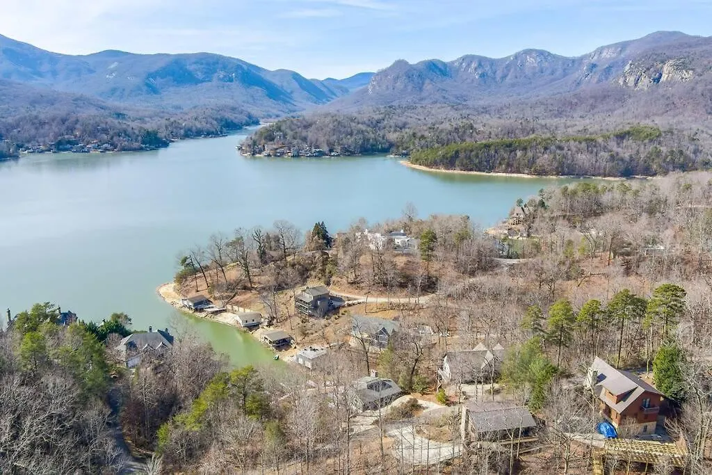 Lakeside Serenity Mnt Views Decks Foosball Holiday home Lake Lure