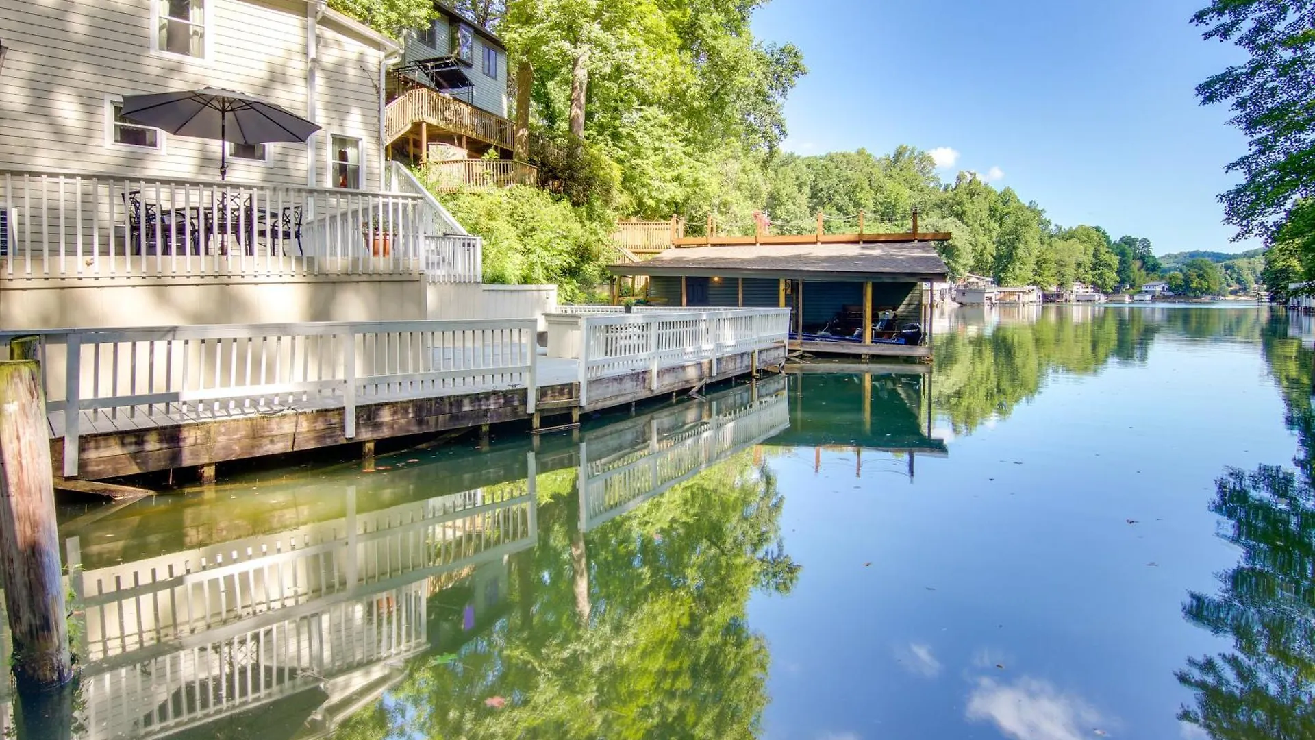 Lovely Lure Retreat With Hot Tub And Boat Dock! Lake Lure