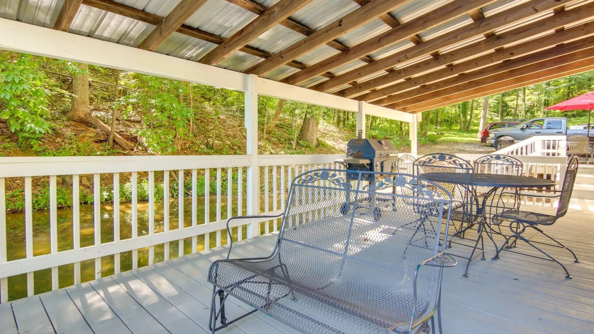 Holiday home Lovely Lure Retreat With Hot Tub And Boat Dock!