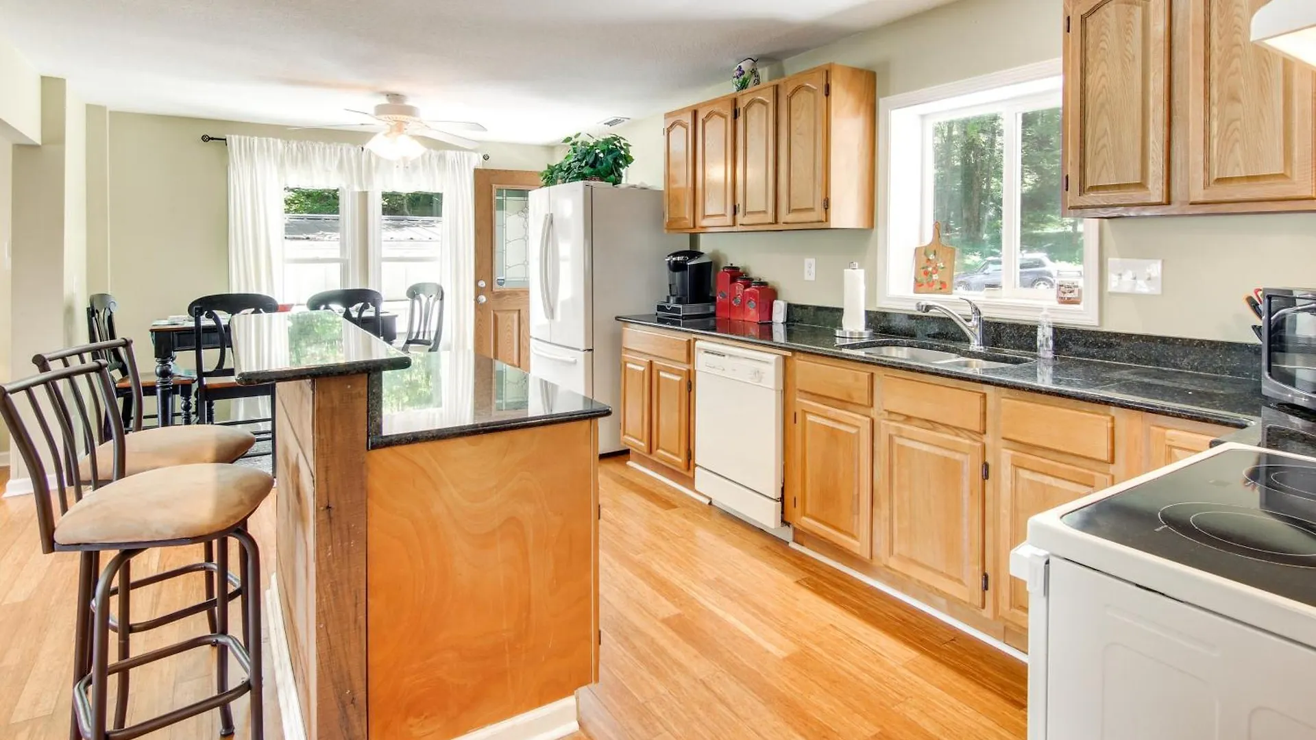 Holiday home Lovely Lure Retreat With Hot Tub And Boat Dock! Lake Lure