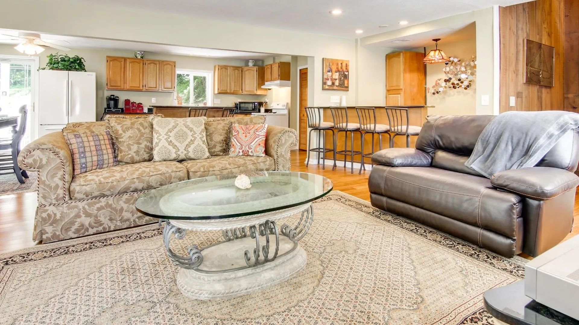 Lovely Lure Retreat With Hot Tub And Boat Dock!