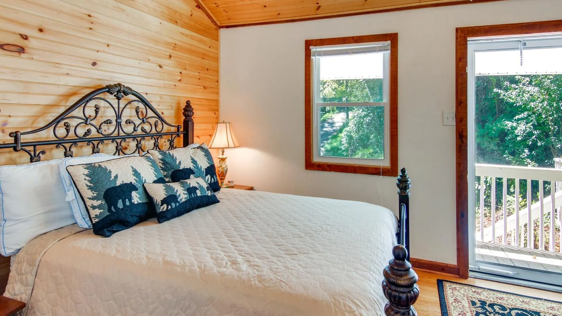 Holiday home Lovely Lure Retreat With Hot Tub And Boat Dock!