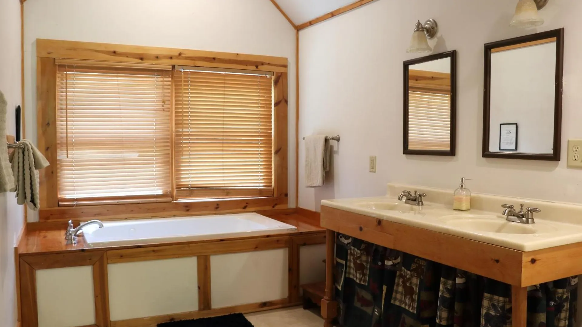 Holiday home Laurelwood At Lure, Nc - Sleeps 12 *