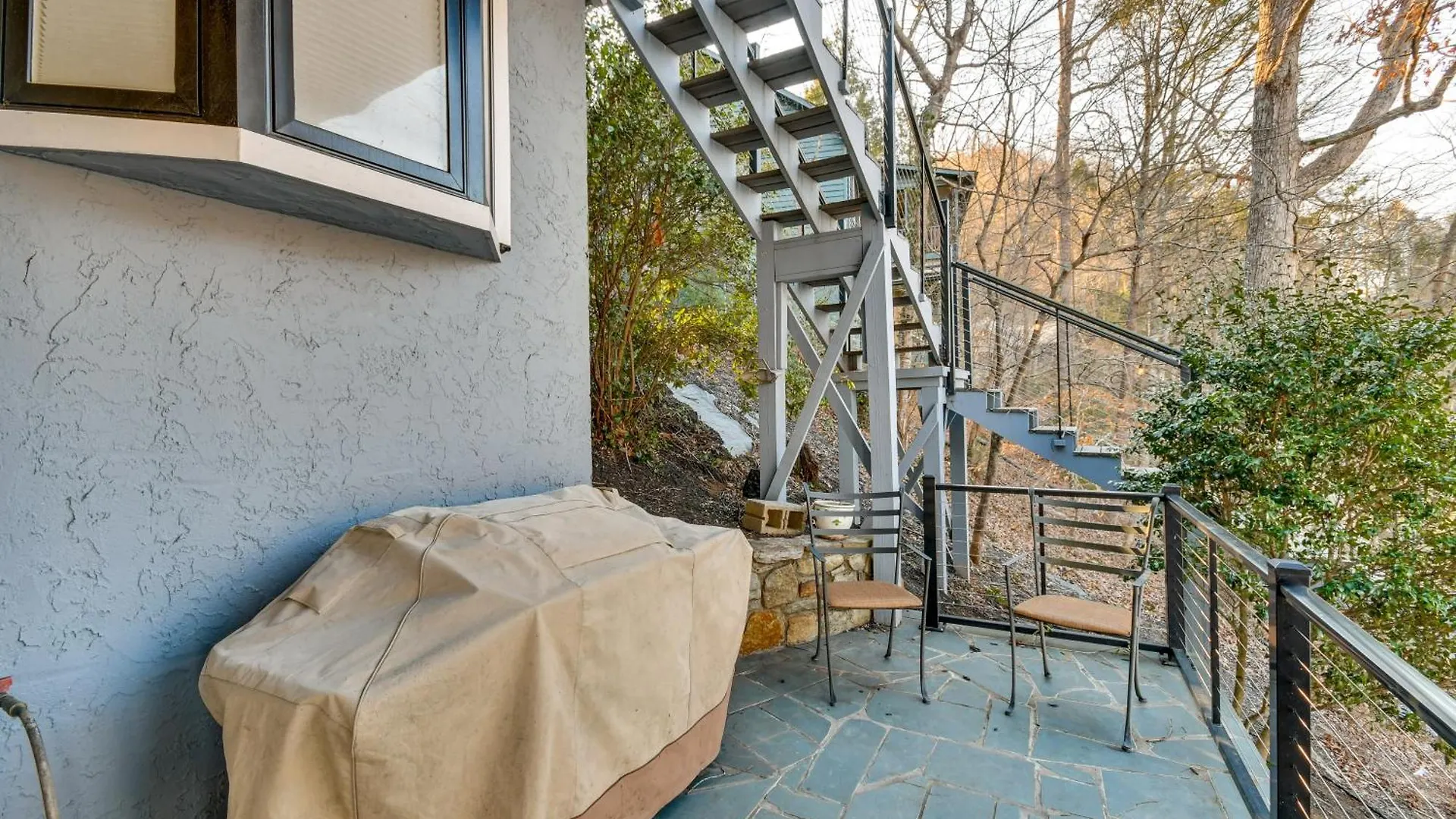 Hot Tub And Lakefront Deck In Blue Ridge Mtns