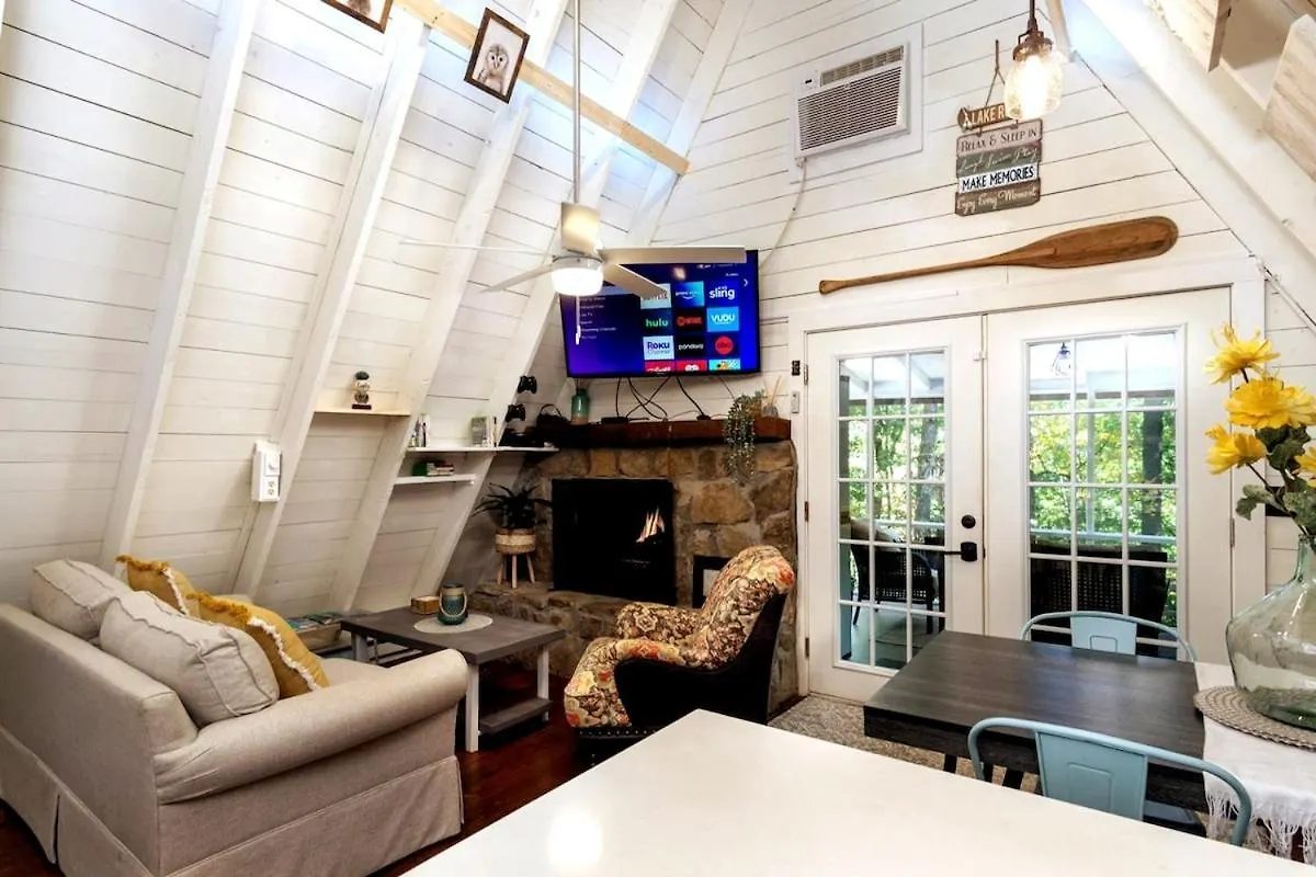 Holiday home Romantic Getaway Minutes From Chimney Rock *
