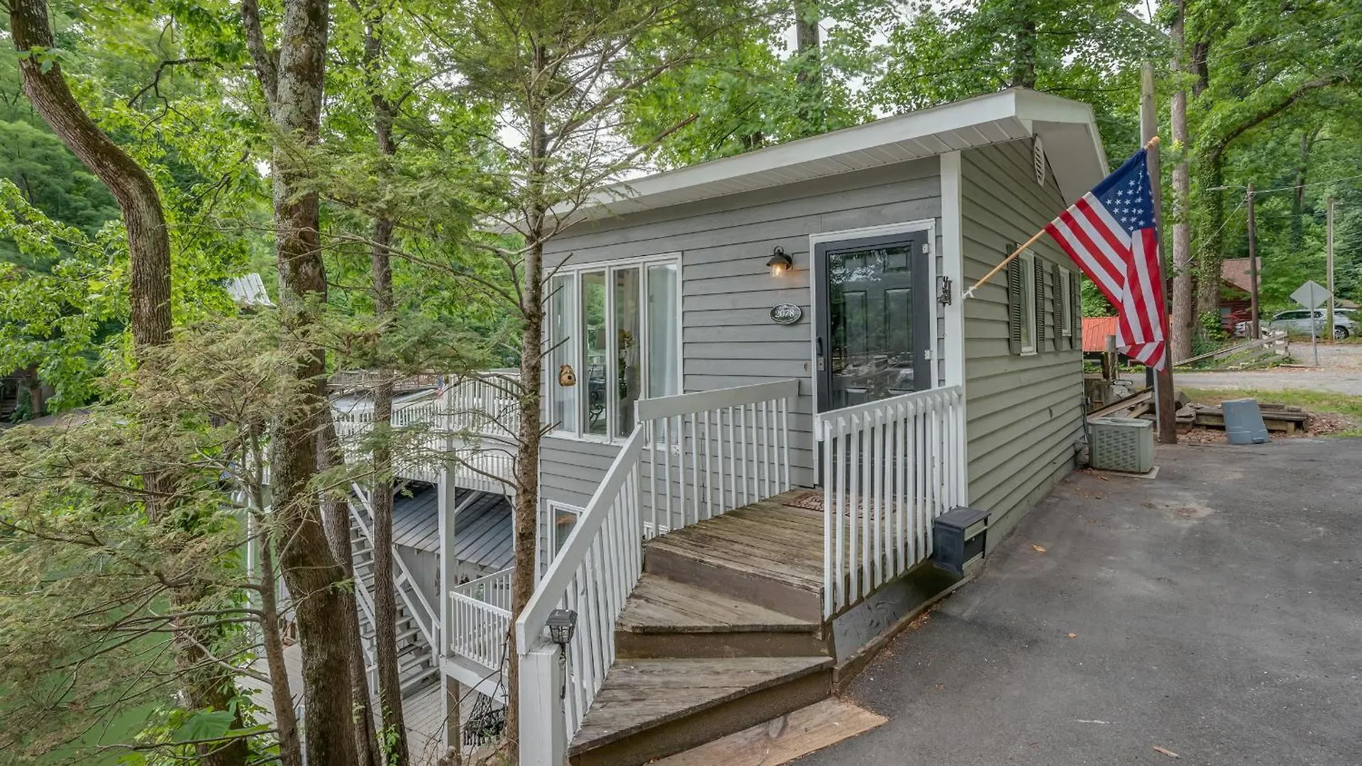 Waters Edge Hideaway Lakefront Pet Friendly *