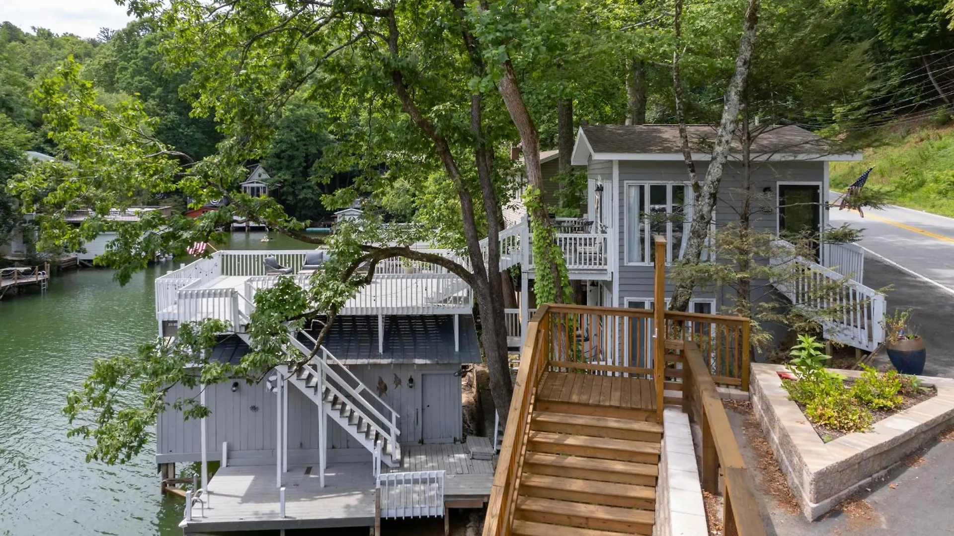 Waters Edge Hideaway Lakefront Pet Friendly * Lake Lure