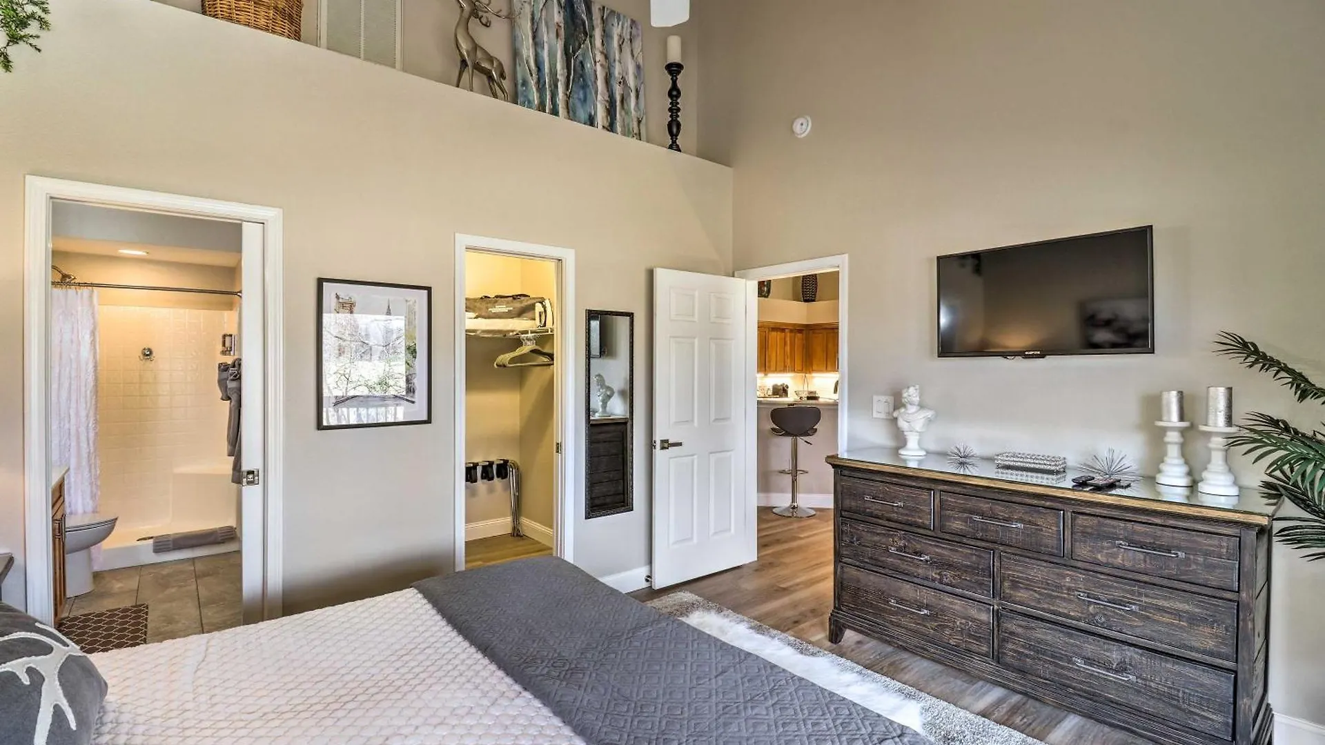 Lure With Pool And Access! Apartment *