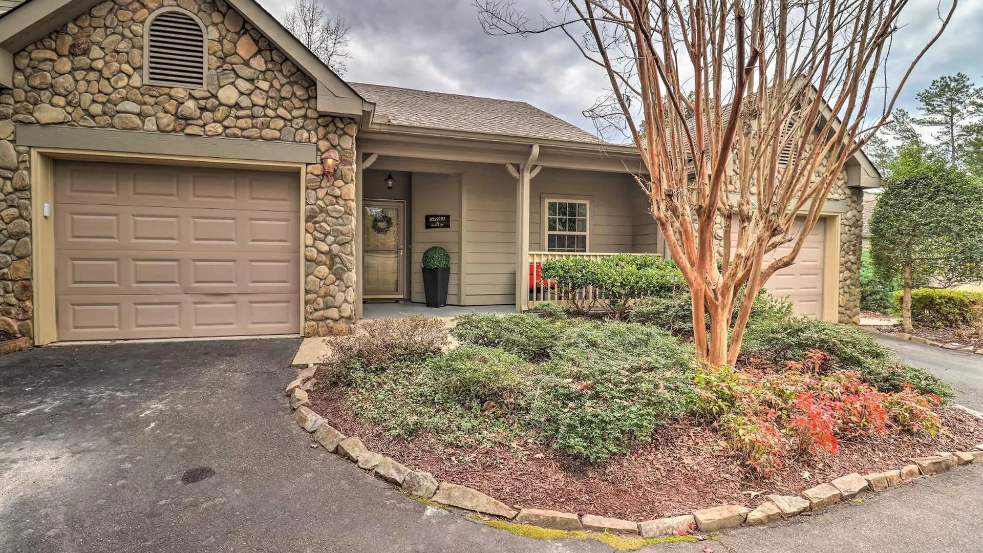 Lure With Pool And Access! Apartment Lake Lure