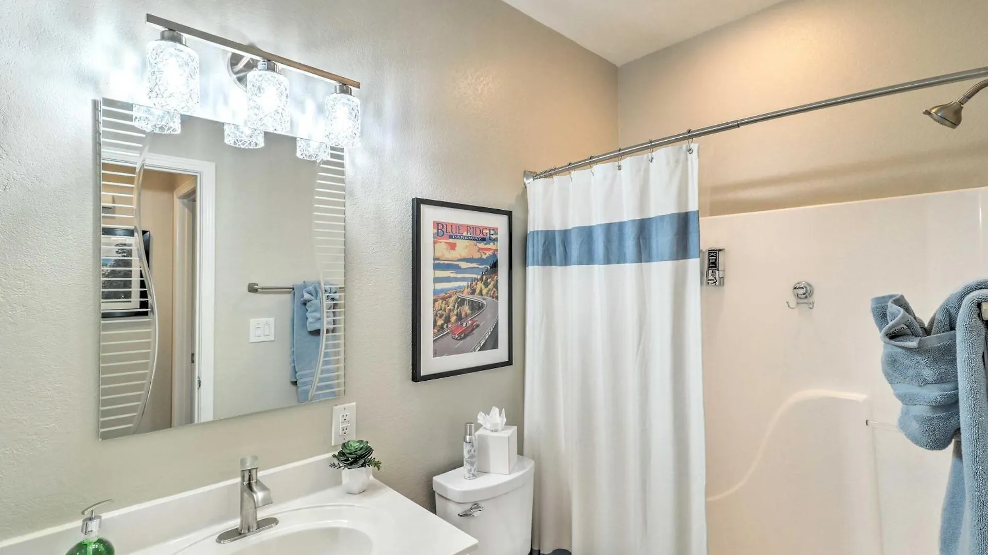 Apartment Lure With Pool And Access!