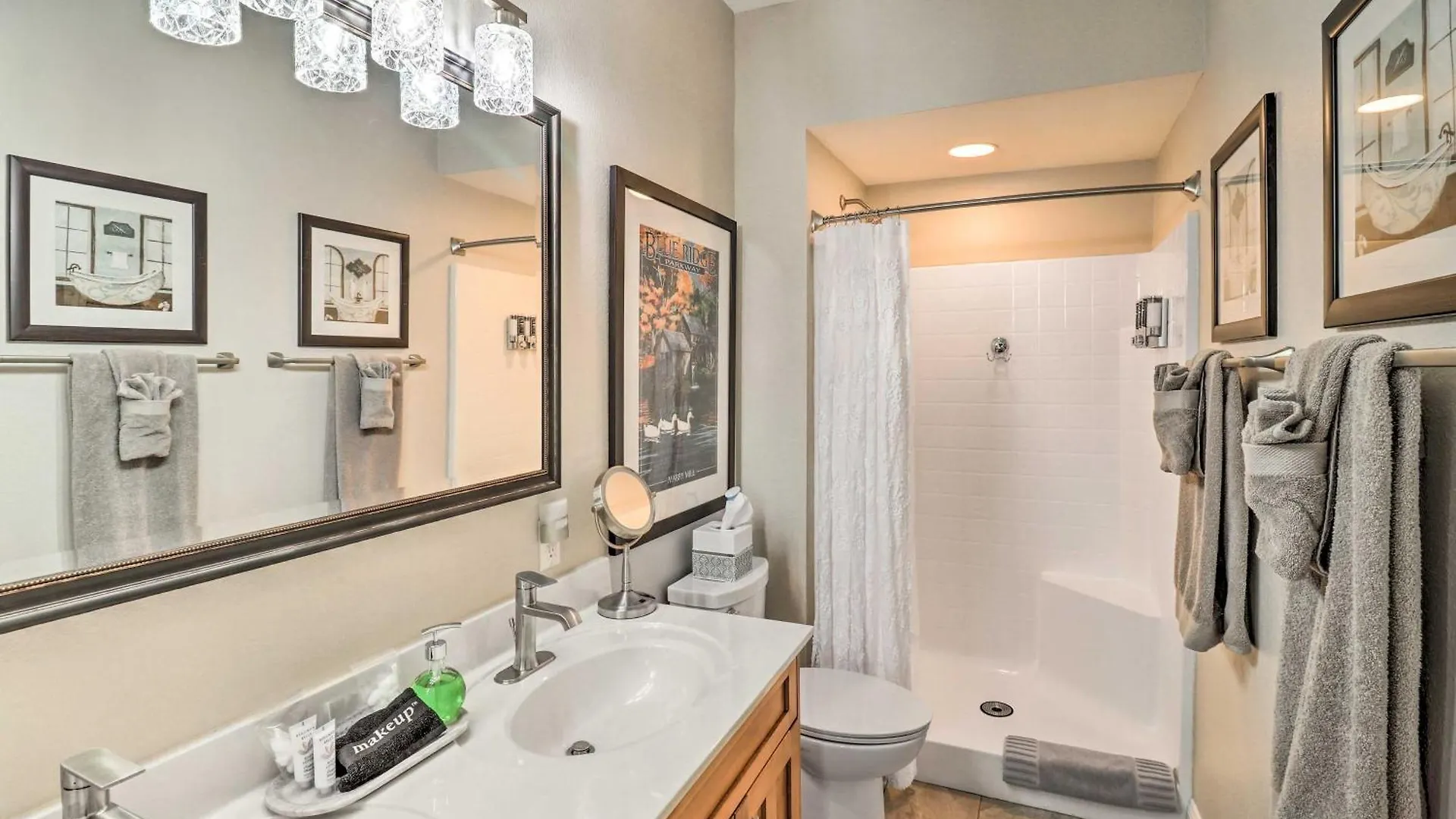 Lure With Pool And Access!
