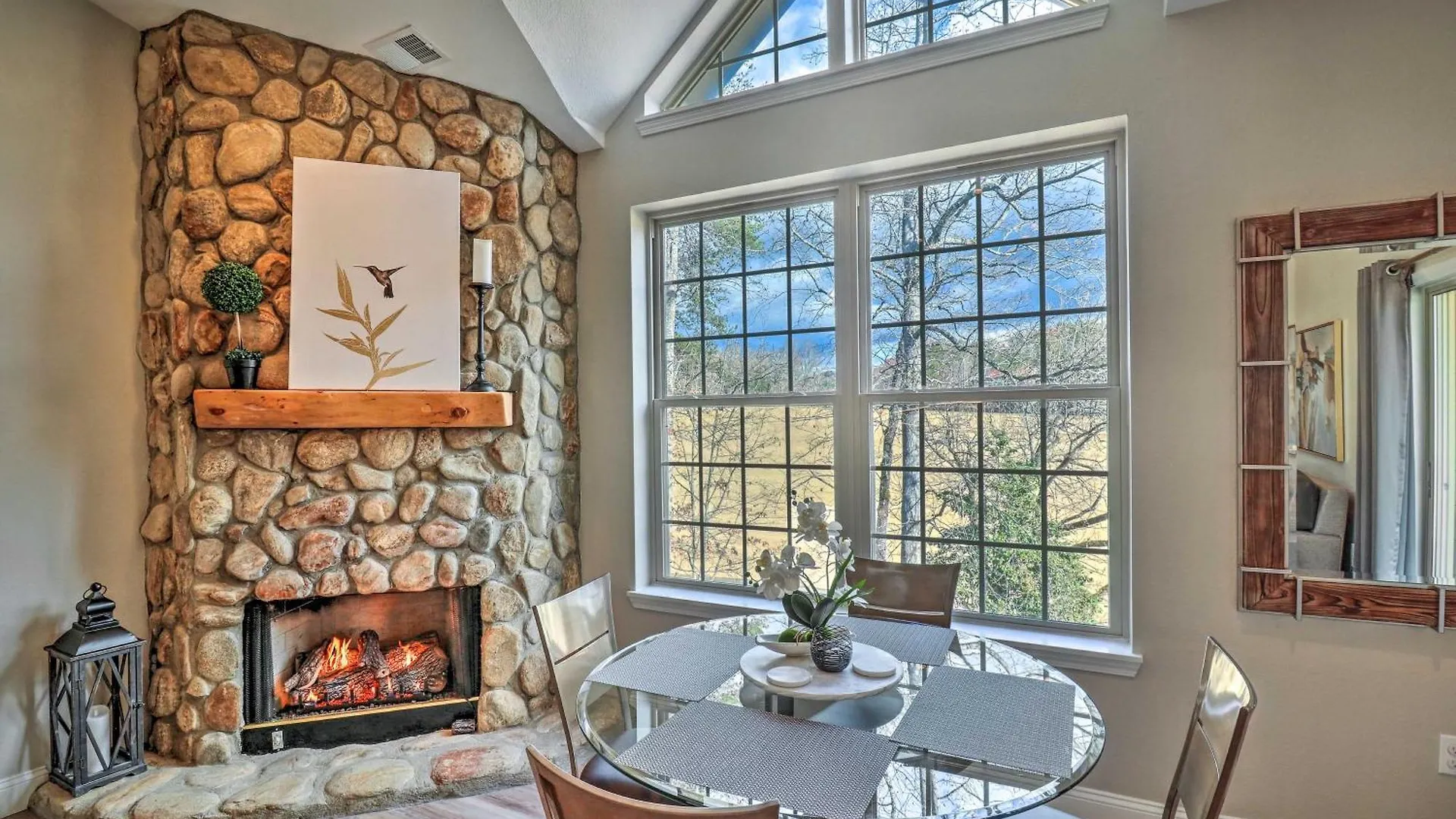 Lure With Pool And Access!