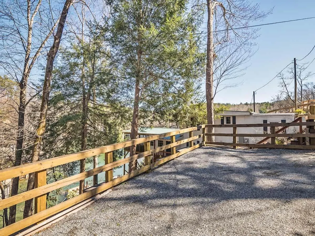 Lakefront House In A Quiet Cove - Kayaks Available Holiday home *