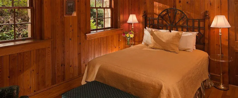 Inn On Lure 4*
