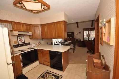 Vacation Homes By Rumbling Bald 4*