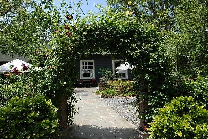 Inn On Lure 4*