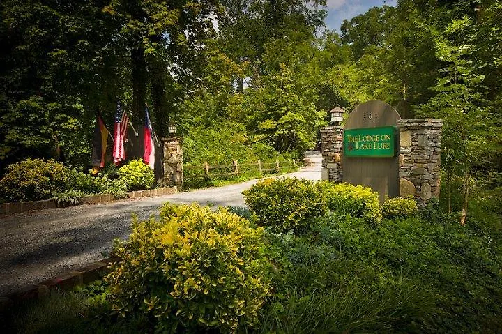 On Lure 4* Lake Lure