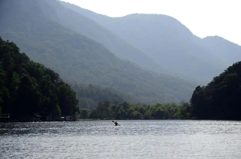 On Lure 4* Lake Lure