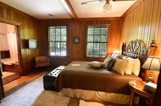 On Lure 4* Lake Lure