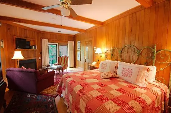 On Lure 4* Lake Lure