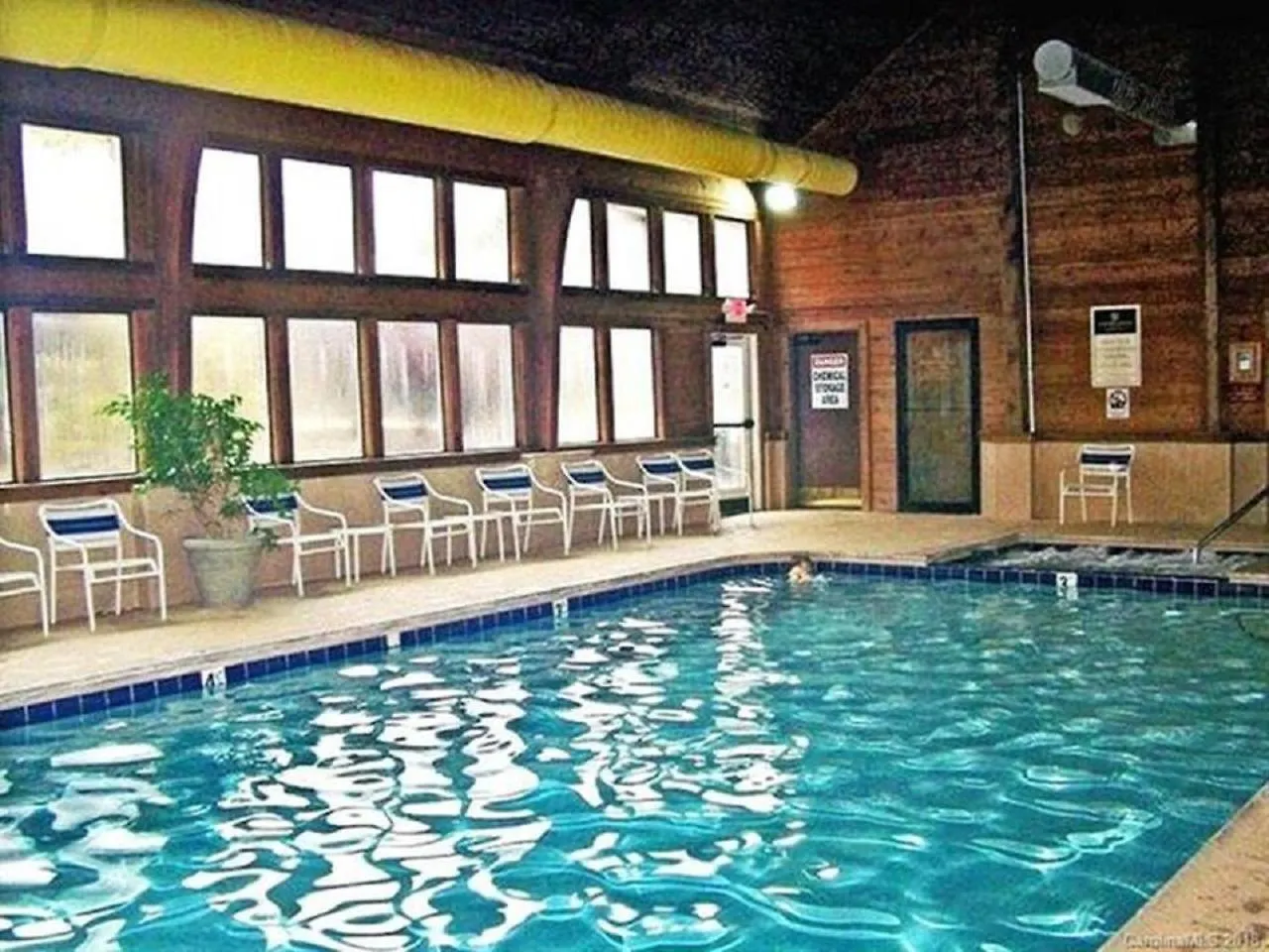 Vacation Homes By Rumbling Bald 4*