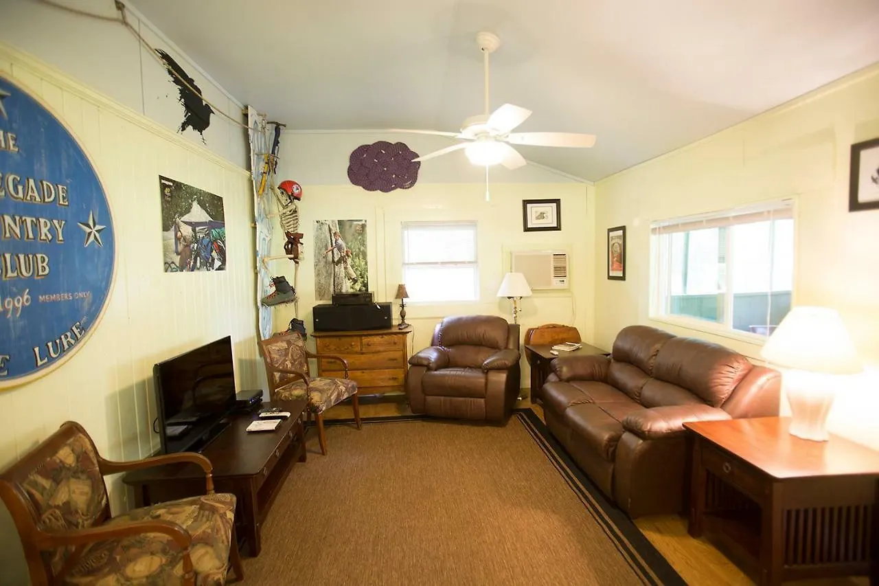Pine Gables Cabins Tatil Evi