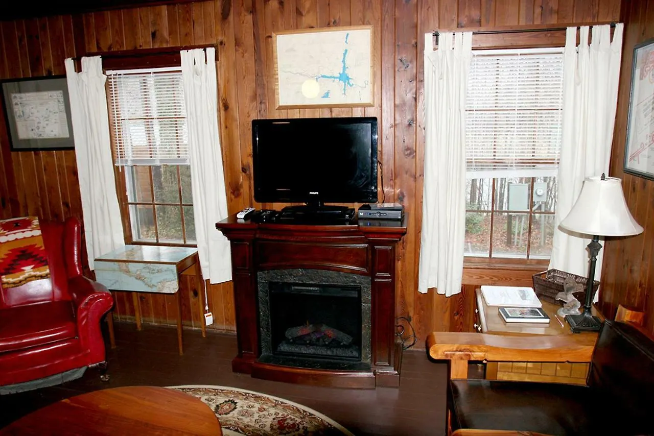 Pine Gables Cabins *