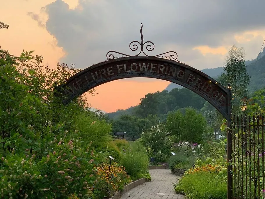 Ferienhaus Log Walkable To Lure & Chimney Rock - Blue Skies Lake Lure
