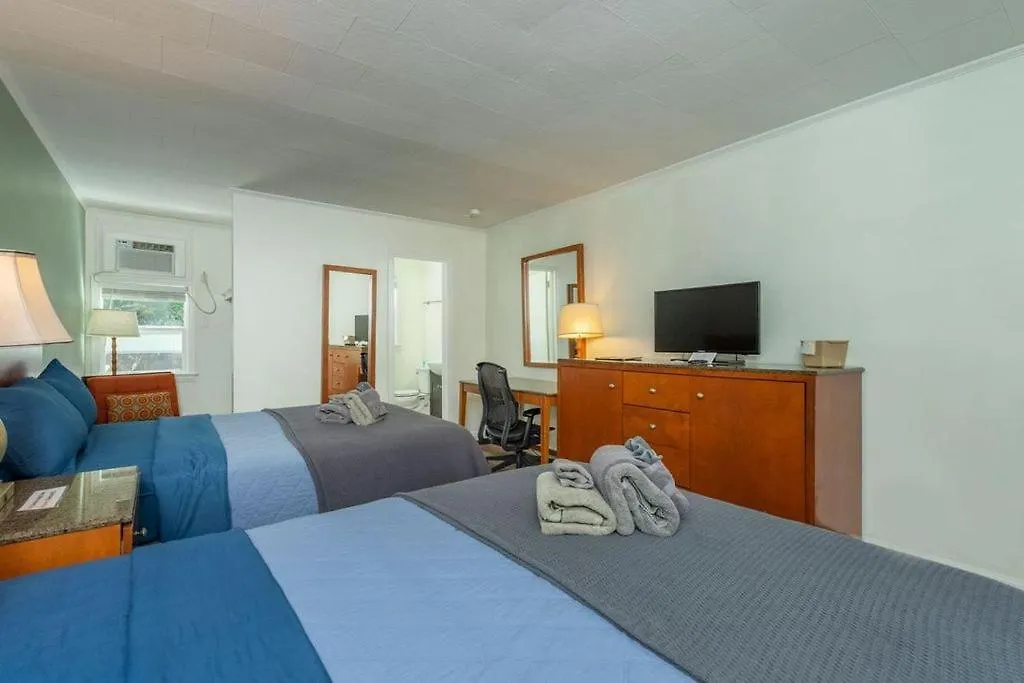 Geneva & Tiki Bar Hotel